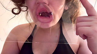 Giantess Stepsister Presses Her Mouth