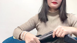 Hana Wear Clothes Then Go to Toilet Piss Water Her Pussy so Dirty