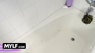 Dee Williams Steams Up a MILF Shower Compilation