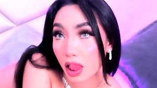 Natural babe brunette with sexy black lingerie masturbates