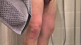 amateur shower ass and body cleaning. ass home lookong for a friend