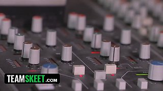 Teamskeet - virgin blond just wants to be famous but has to lick some vaginas on the way up