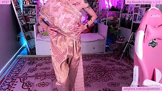 Blonde tight pussy babe has solo toy fun