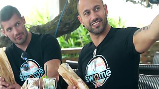 Vlad Castle, Hiro Maeti And Alice Hunter - Le Bus Des Libertins #7 , Baise Dans Les Wc Du Bar De Plage