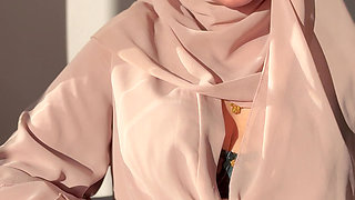 Hijabi Aliyah Gives You Cum Eating Instructions
