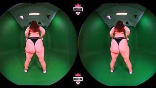 amateur raintree03 flashing ass on live webcam