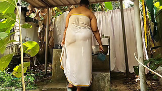 Classy Indian Bhabi Bathing Fully Nude Outdoor Showing Her Assets