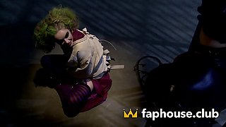 Big-Tits Catwoman Deepthroats Jokers Thick Cock Before He Face-Fucks Her Kitty