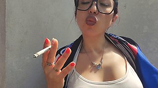 A new relaxing break with smoking and the beautiful Lavinia