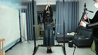 My Girlfriend Is Fixed to a Metal Stand, Tickling Her