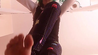Stepmom Really Has Beautiful and Very Tired Feet. Do You Want to Massage and Venerate Them?
