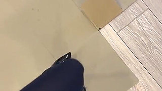 Giantess Crushing in Pantyhose and High Heels