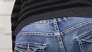 Blue Jeans Pissing