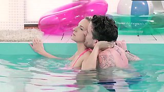 Pink Bikini Babe Takes Cock Underwater From The Tattooed Guy