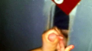 Svenska Hustruns Glory Hole Handjob