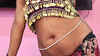 Doodh wale ne teeno bhabhi ko doodh se nahlaya