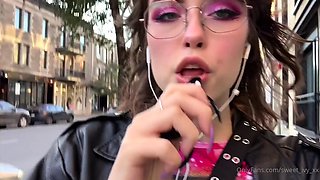 Young amateur teen in solo masturbation getting kinky