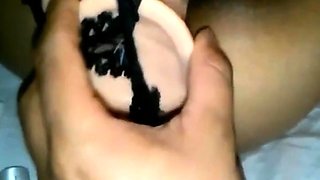 Maman arabe utilise un godemichet et adore le sexe