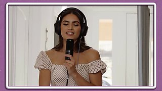 Natural queen isa bella gets hot n' strenuous in her very first porn scene with clarke kent