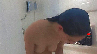 Spinny Duckyy Gets Clean