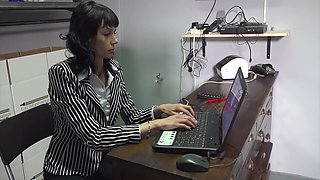 Pussy Explorer Bodo Nails The Secretary