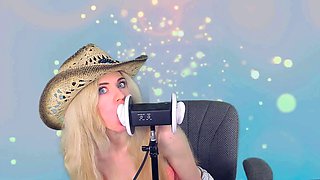 Tempting blonde teen Elisa sensual solo