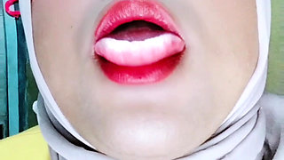 Ivvy Hijab Crossdresser , wearing jeans then masturbates