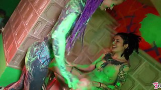 Tattooed dreadhead teenagers dildo & color have fun