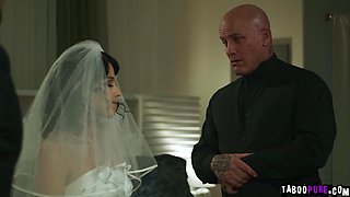 Derrick Pierce tears up stepsons wifey Penelope Reed