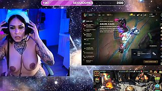 Big boob brunette masturbates on webcam