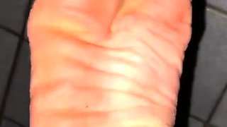 Horny brunette amateur with foot fetish sucks guys toe