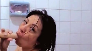 Playing with Dulceivanka in the bathroom