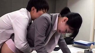 Uncensored-The image of a female boss looking superior,