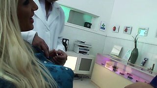 Pussy lickers smut with squeaky girlie from Window of Sex