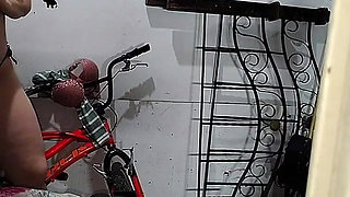 Sex with Mature in Lingerie Trained in the Gym and Is Coming