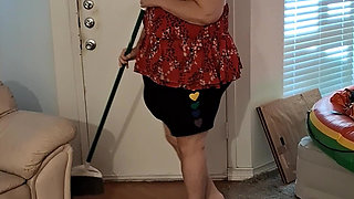 Sweeping Big Beauty Nurse Vicki Decides to Weigh Herself