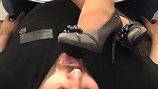 Velvet Throne Part 1: High Heels Licking - Obey Valerias Feet