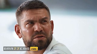 Brazzers - wild roomie Amirah Adara entices juan into an anal affair while his girlfriend cooks