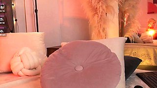 Amateur Webcam Teen Flashes Masturbates