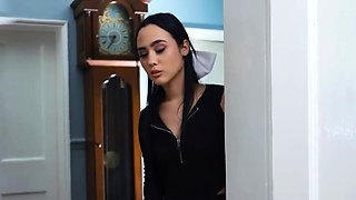 Maid To Massage Alyssia Kent, Alice Hernandez / Brazzers