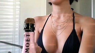 Naughty Japanese babe Ayaka Tomoda masturbates