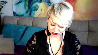 Beautiful mature web cam super-bitch Aimee Super-steamy COUGAR and a close-up of her lewd cooter .!. ))