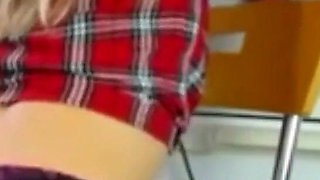 Amateur Sexydea Flashing Ass on Live Webcam