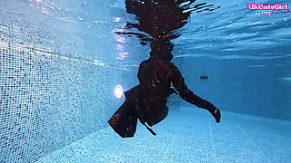 Neoprene Goddess Binds & Overpowers Sub Underwater with Strap on Shock