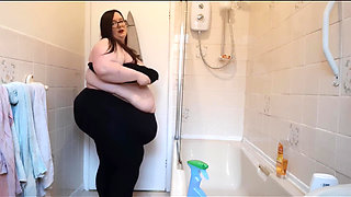Ssbbw naked cleaning bathroom fat belly
