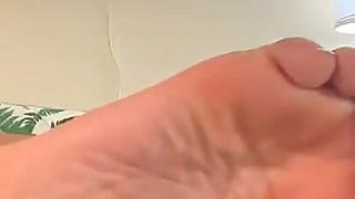 Live Cam: Oiled and Wrinkled Soles