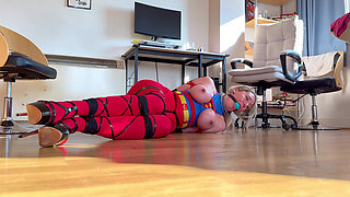 Trapped Heroine Supergirl in Bondage (4k + Bts)