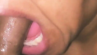 A MILF Who Sucks Sperm Doesn't Let a Single Drop Escape