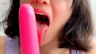 Amateur brunette ariana marie solo toying