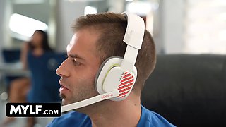 Huge titted brazilian Tokyo Lynn seduces her roommate and makes him jizz deep inwards her milf snatch - momdrips